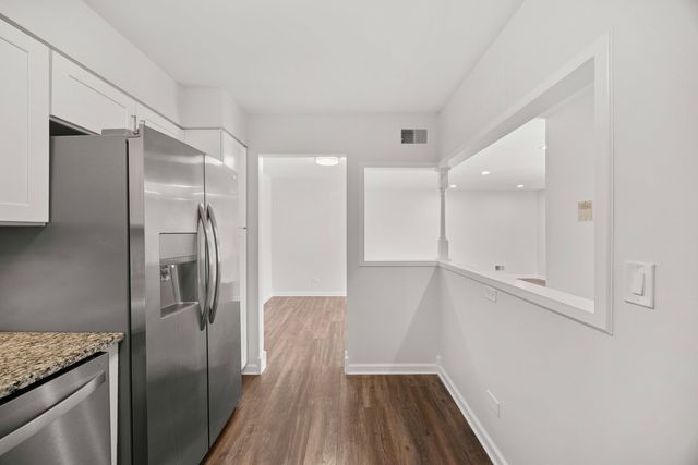 7300 Fairview Avenue 206, Downers Grove, IL 60516