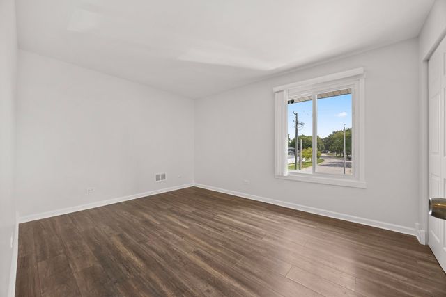 7300 Fairview Avenue 206, Downers Grove, IL 60516
