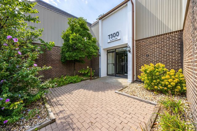 7300 Fairview Avenue 206, Downers Grove, IL 60516