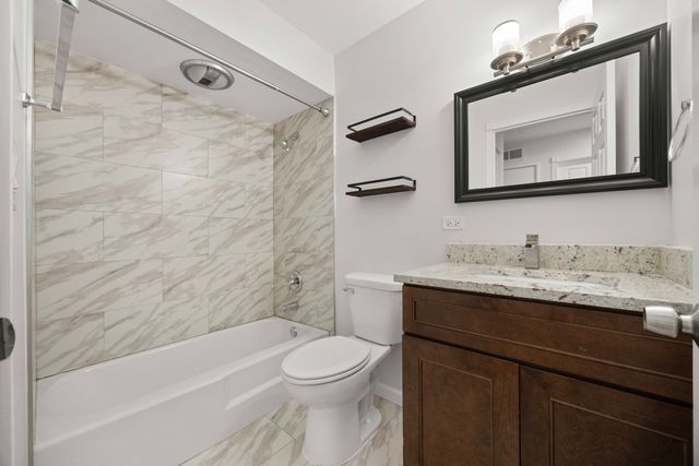 7300 Fairview Avenue 206, Downers Grove, IL 60516