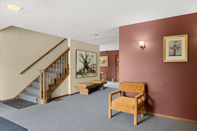 7300 Fairview Avenue 206, Downers Grove, IL 60516