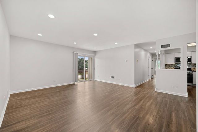7300 Fairview Avenue 206, Downers Grove, IL 60516