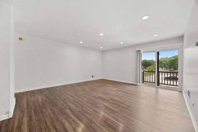 7300 Fairview Avenue 206, Downers Grove, IL 60516