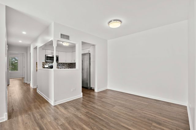 7300 Fairview Avenue 206, Downers Grove, IL 60516