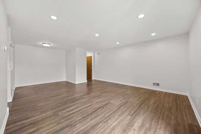 7300 Fairview Avenue 206, Downers Grove, IL 60516