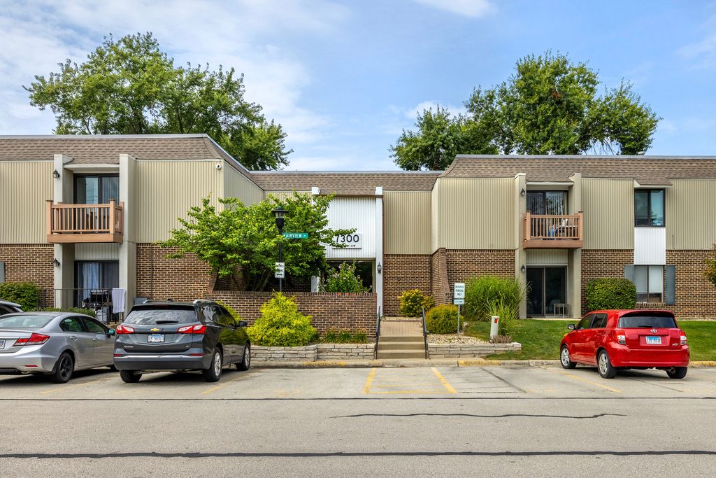 7300 Fairview Avenue 206, Downers Grove, IL 60516
