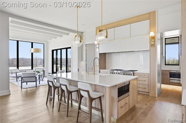 3281 Chickering Lane, Bloomfield Hills, MI 48302