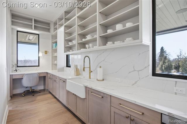 3281 Chickering Lane, Bloomfield Hills, MI 48302