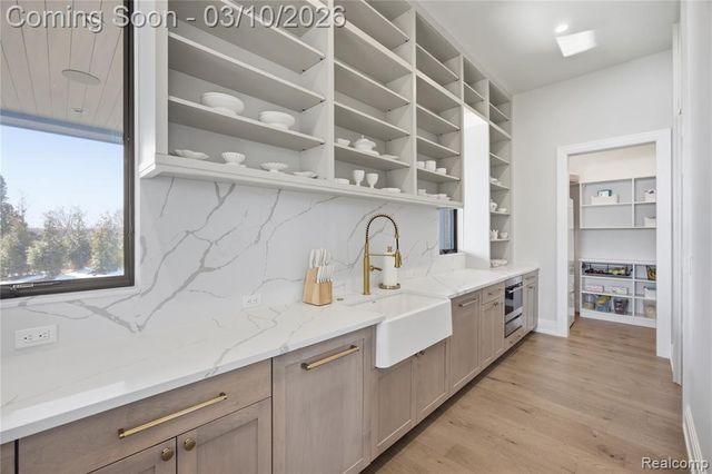 3281 Chickering Lane, Bloomfield Hills, MI 48302