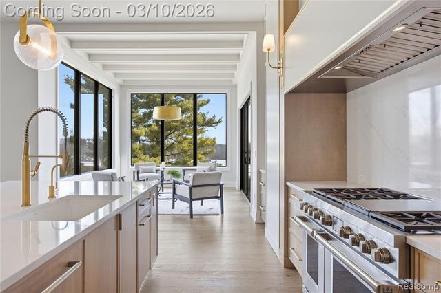 3281 Chickering Lane, Bloomfield Hills, MI 48302