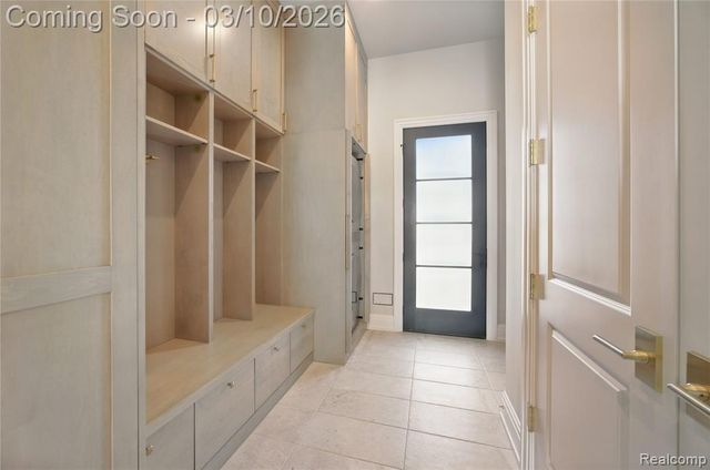 3281 Chickering Lane, Bloomfield Hills, MI 48302