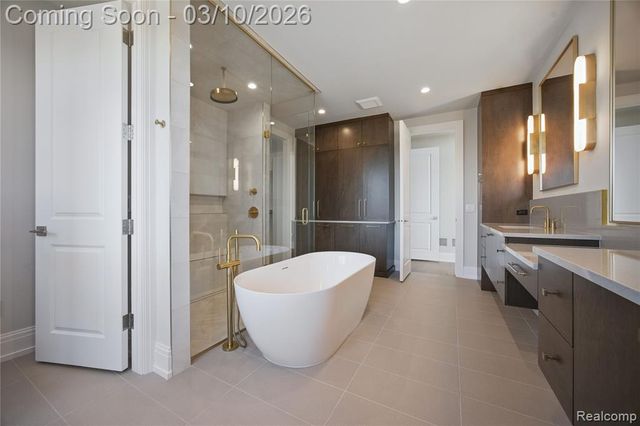 3281 Chickering Lane, Bloomfield Hills, MI 48302