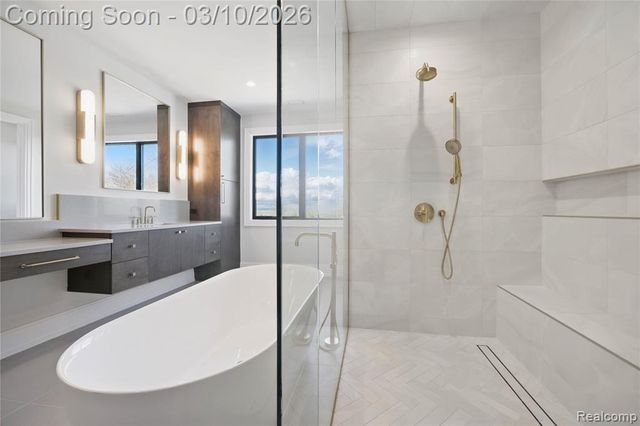 3281 Chickering Lane, Bloomfield Hills, MI 48302