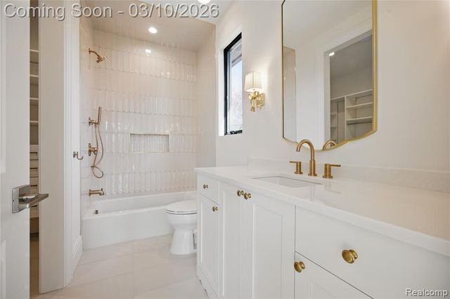 3281 Chickering Lane, Bloomfield Hills, MI 48302