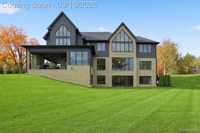 3281 Chickering Lane, Bloomfield Hills, MI 48302