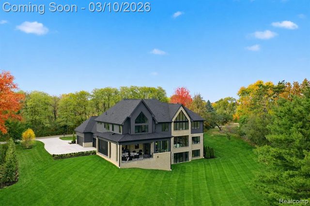 3281 Chickering Lane, Bloomfield Hills, MI 48302