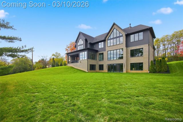 3281 Chickering Lane, Bloomfield Hills, MI 48302