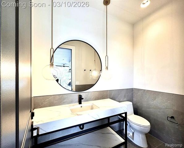 3281 Chickering Lane, Bloomfield Hills, MI 48302