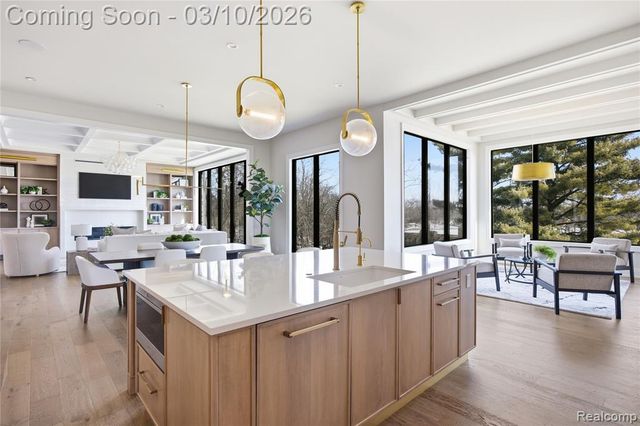 3281 Chickering Lane, Bloomfield Hills, MI 48302