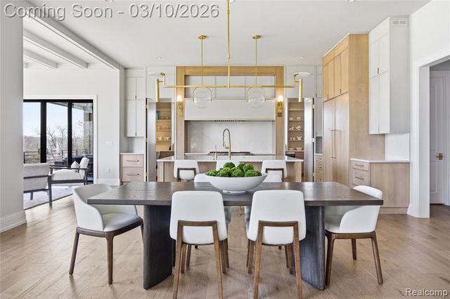 3281 Chickering Lane, Bloomfield Hills, MI 48302