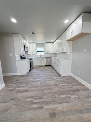 847 E Powell Avenue, Fort Worth, TX 76104