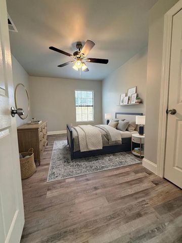 847 E Powell Avenue, Fort Worth, TX 76104