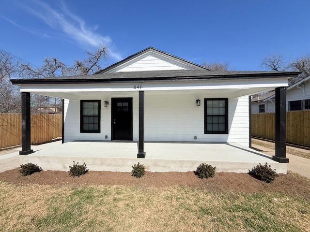 847 E Powell Avenue, Fort Worth, TX 76104