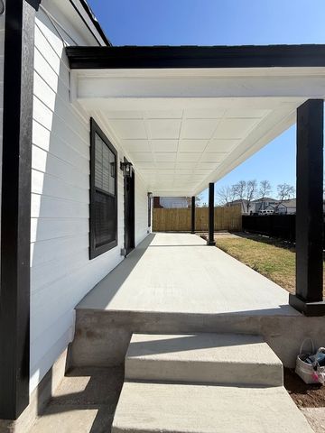 847 E Powell Avenue, Fort Worth, TX 76104