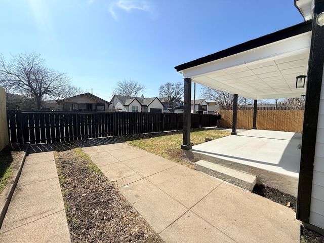 847 E Powell Avenue, Fort Worth, TX 76104
