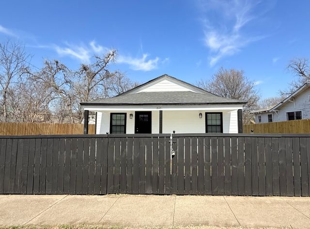 847 E Powell Avenue, Fort Worth, TX 76104