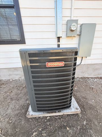 847 E Powell Avenue, Fort Worth, TX 76104