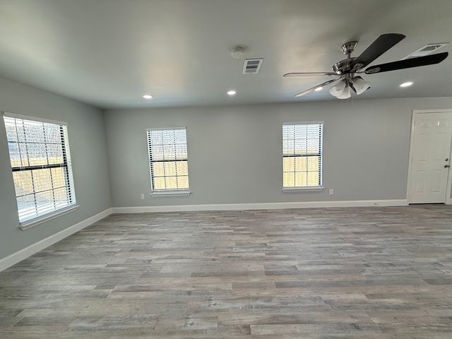 847 E Powell Avenue, Fort Worth, TX 76104