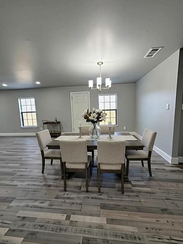 847 E Powell Avenue, Fort Worth, TX 76104