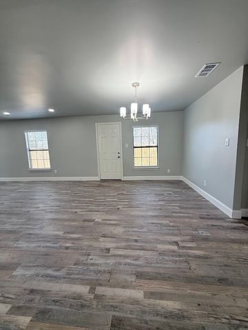 847 E Powell Avenue, Fort Worth, TX 76104