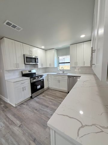 847 E Powell Avenue, Fort Worth, TX 76104