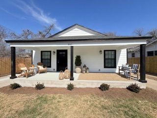 847 E Powell Avenue, Fort Worth, TX 76104