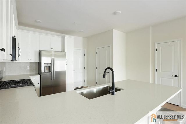 228 Peyton Place 121, New Brunswick, NJ 08901