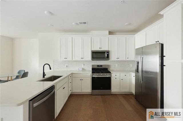 228 Peyton Place 121, New Brunswick, NJ 08901