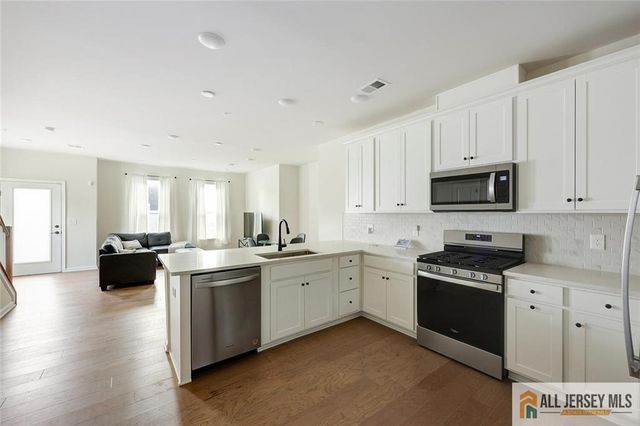 228 Peyton Place 121, New Brunswick, NJ 08901