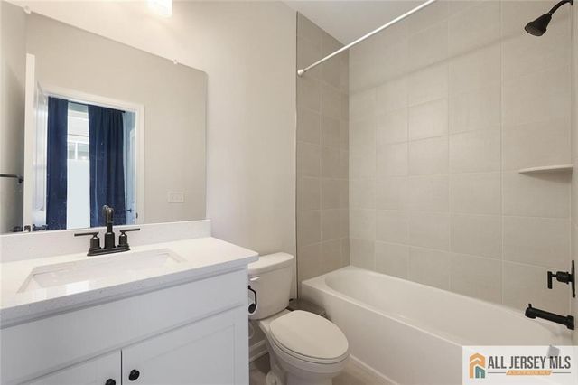 228 Peyton Place 121, New Brunswick, NJ 08901