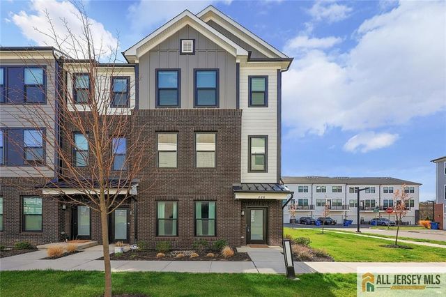 228 Peyton Place 121, New Brunswick, NJ 08901