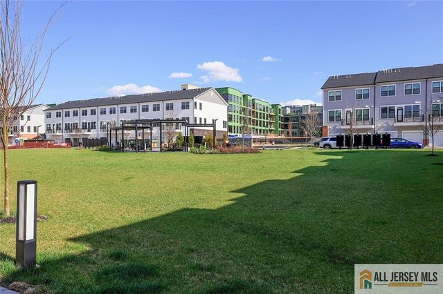 228 Peyton Place 121, New Brunswick, NJ 08901