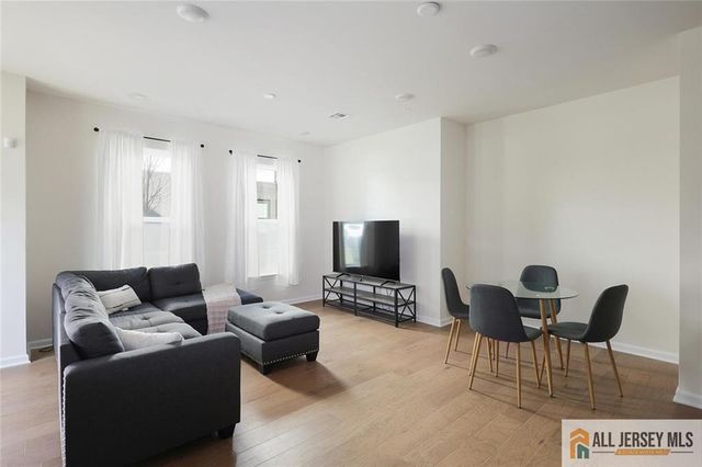 228 Peyton Place 121, New Brunswick, NJ 08901