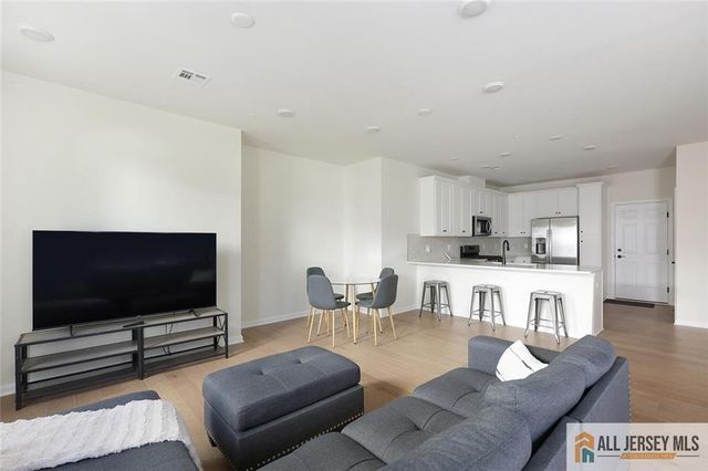 228 Peyton Place 121, New Brunswick, NJ 08901