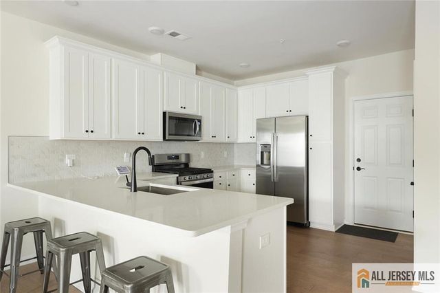 228 Peyton Place 121, New Brunswick, NJ 08901