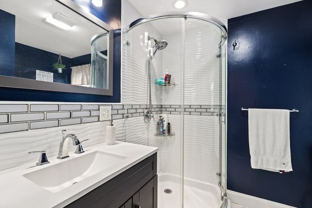 4 Park Rd, Brockton, MA 02301