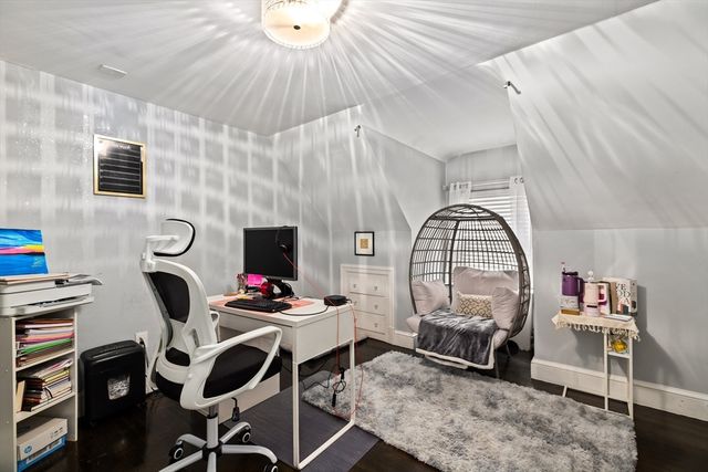 4 Park Rd, Brockton, MA 02301