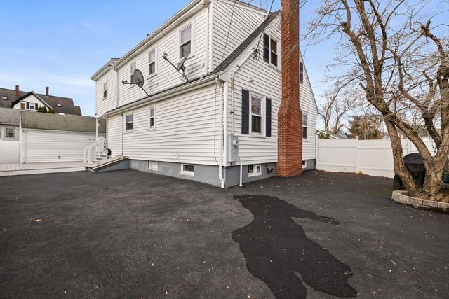 4 Park Rd, Brockton, MA 02301
