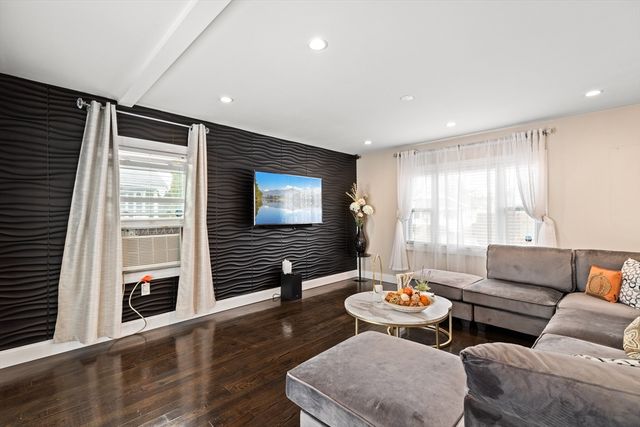 4 Park Rd, Brockton, MA 02301