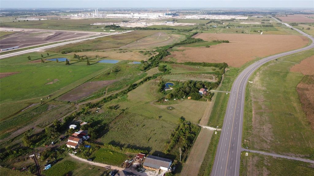 1786 Samsung Highway, Taylor, TX 76574